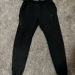 Nike tech fleece joggers size large